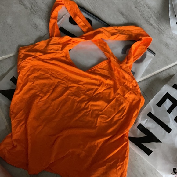 Criss cross neck solid halter top - Picture 6 of 7